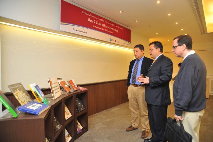 consulate_general_of_chile_hk_book_donation_01