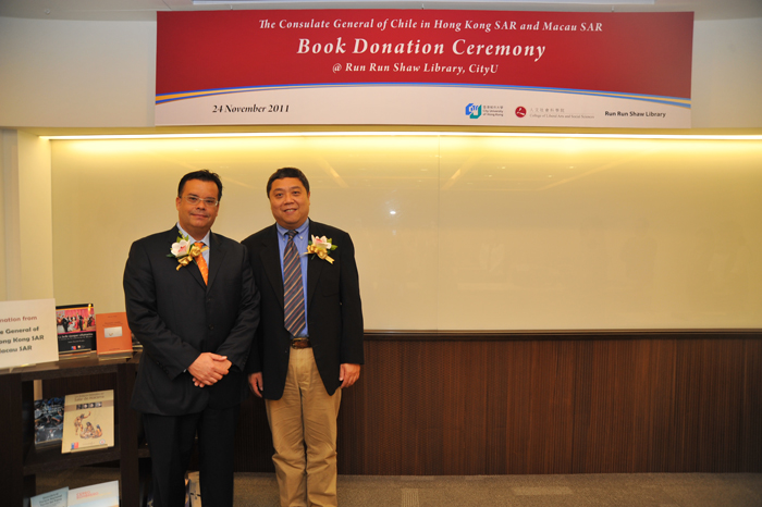 consulate_general_of_chile_hk_book_donation_09