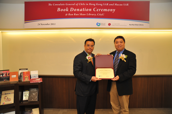 consulate_general_of_chile_hk_book_donation_11