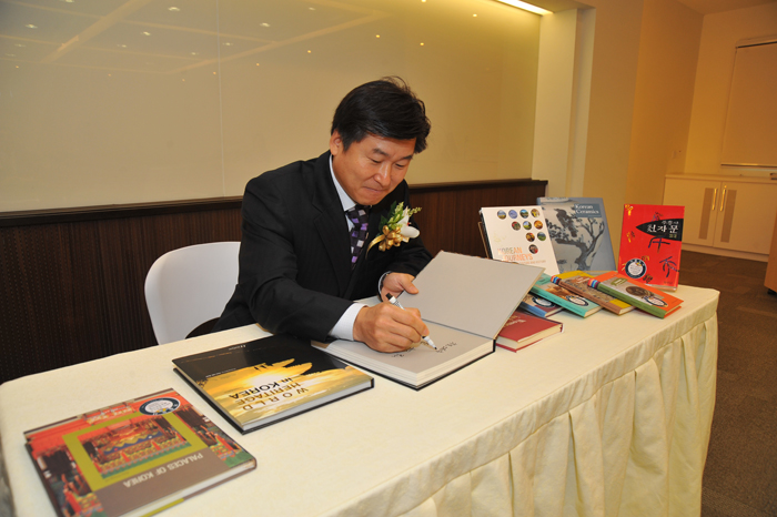 korean_publishers_association_book_donation_ceremony_12
