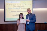 Professor Wagner Present Certificate to Student JIANG Wan